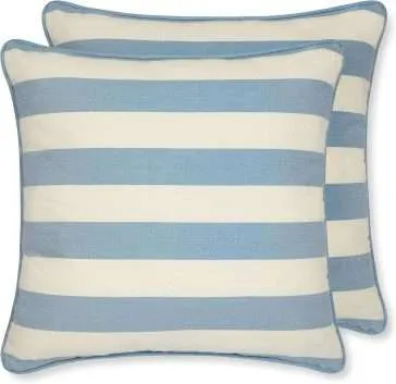 cuscini a righe per arredamento in stile coastal